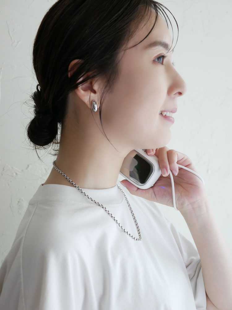 ライフオンプロダクツのアイスカイロ本体とUSBケーブル