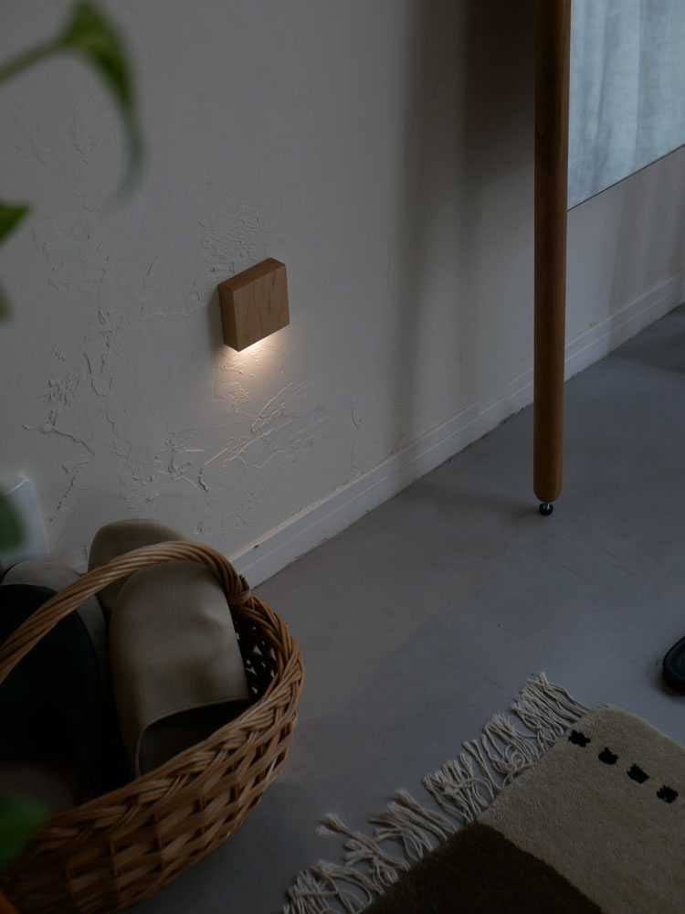 天然木の壁掛けセンサーライト CALM