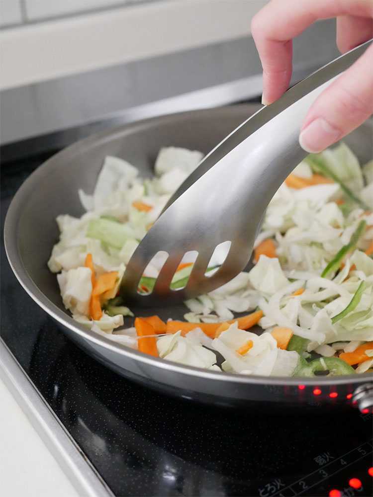 コレールのこびりつきにくい次世代キャセロールフライパン