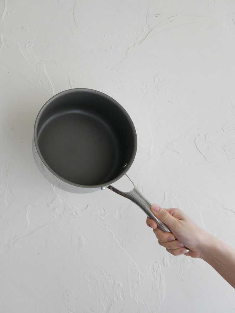 コレールのこびりつきにくいキャセロールフライパン