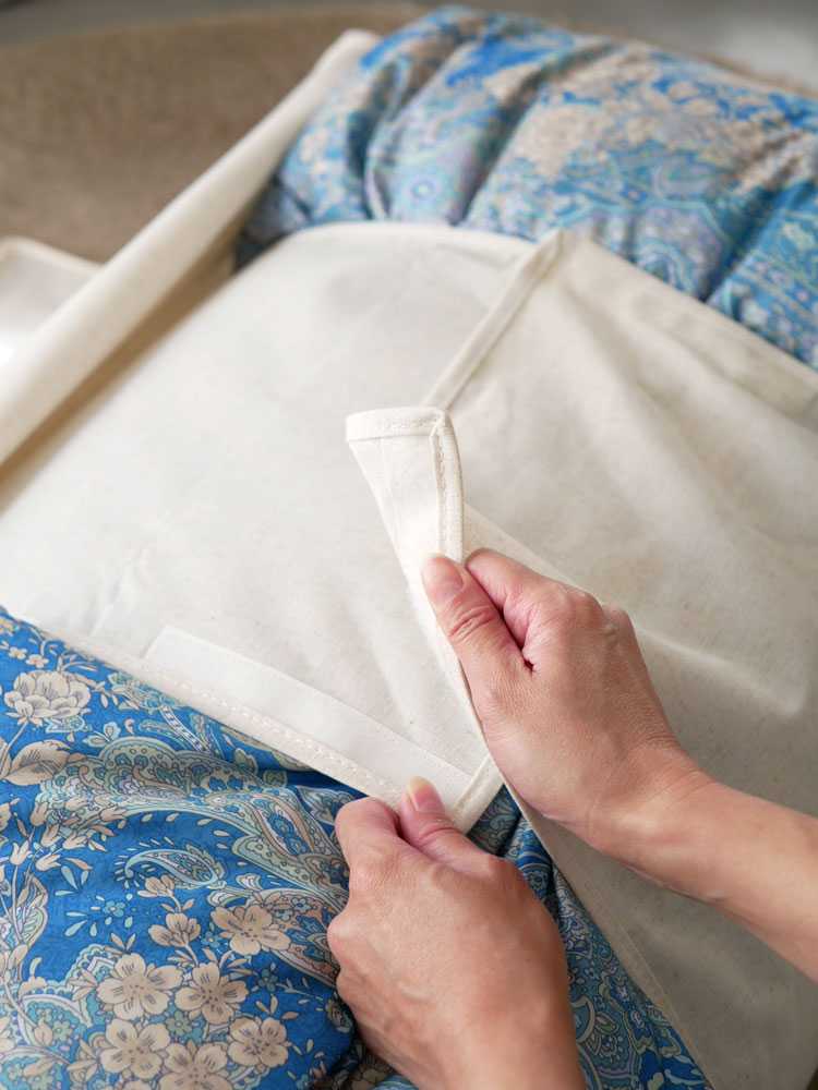 羽毛布団収納ケースと除湿消臭シートのセット