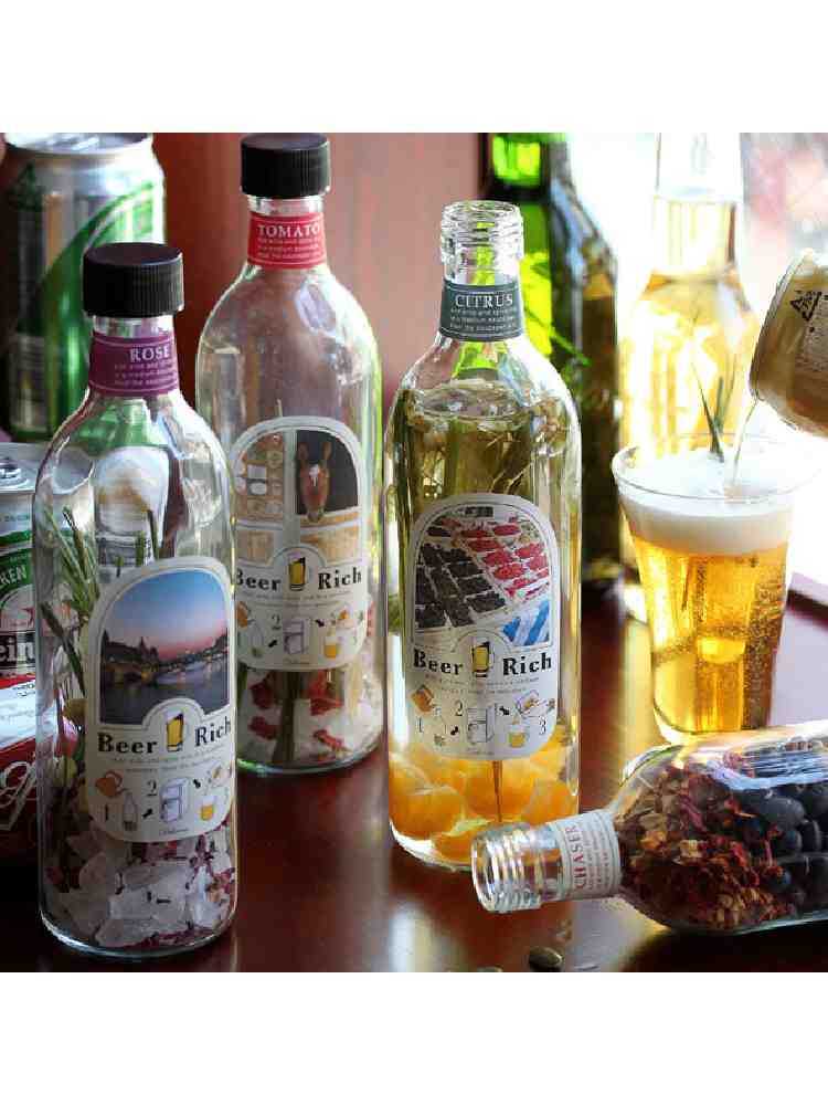 ビアリッチのロゴ入りガラス瓶のアルコール飲料