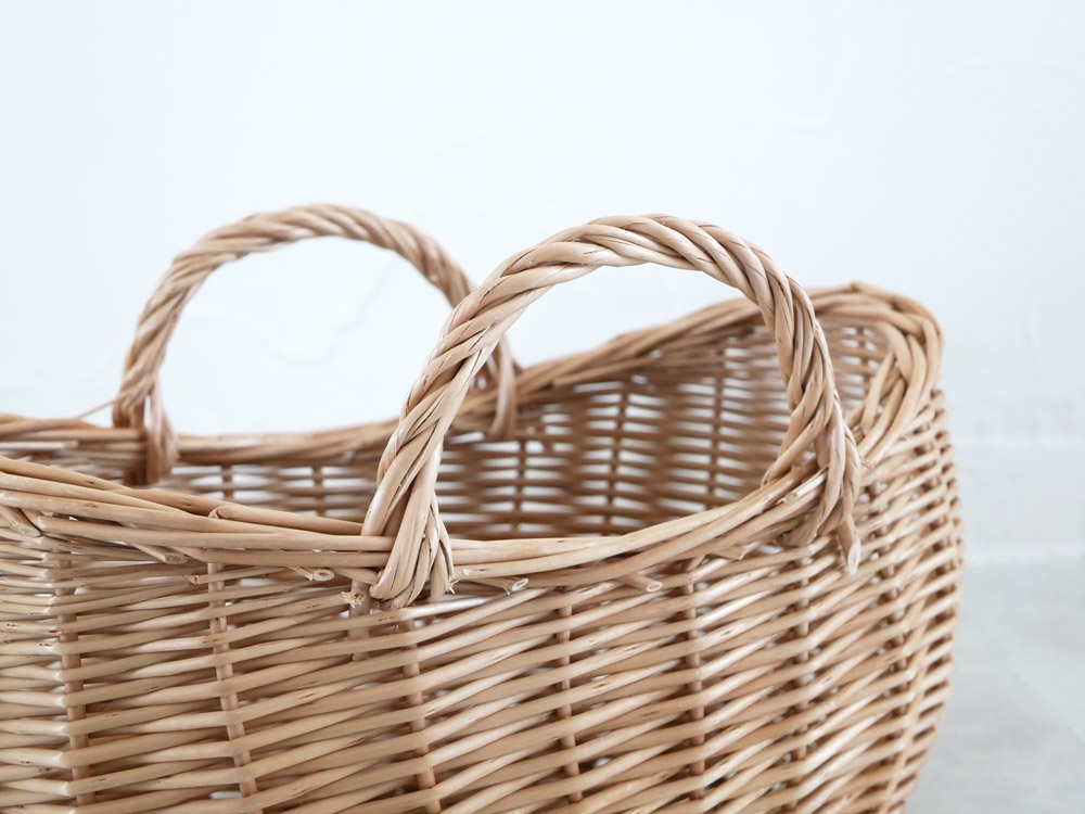 POSH LIVINGの柳製ウィッカーバスケット、幅31cm、奥行21cm、高さ21cm