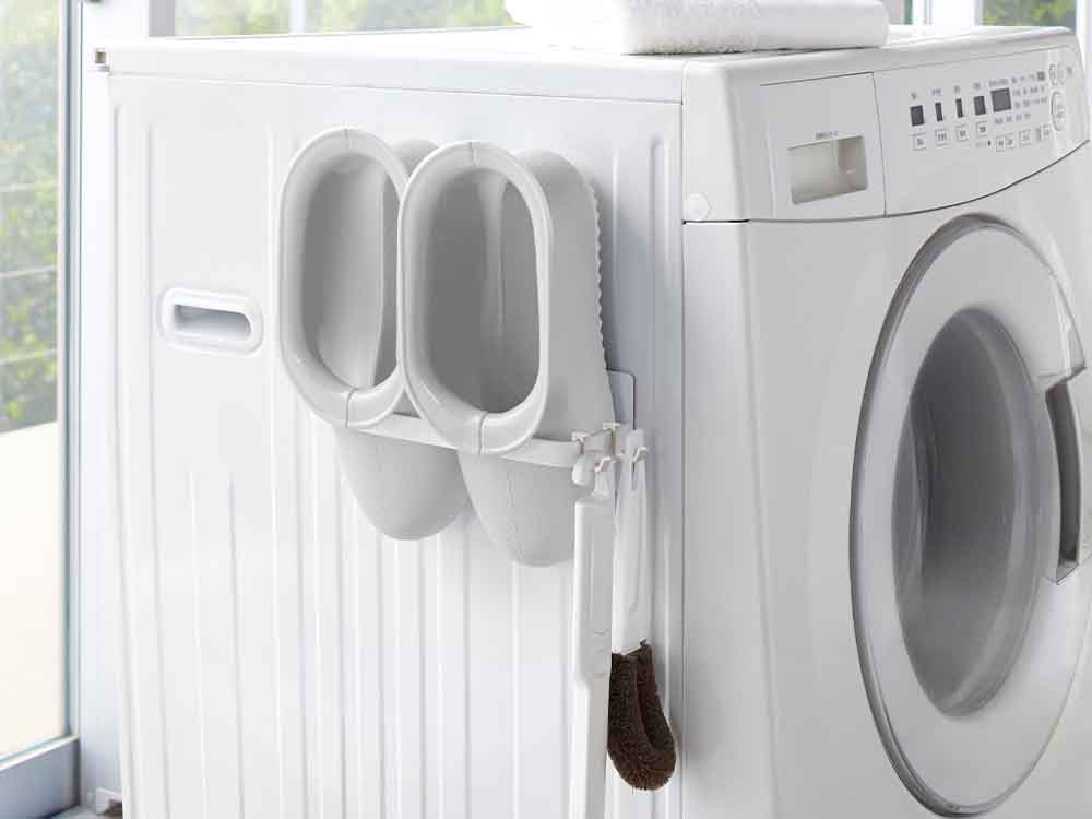 YAMAZAKI/towerブランドの2段スチール製マグネット洗濯ハンガー収納ラック、マグネットとフックが付属