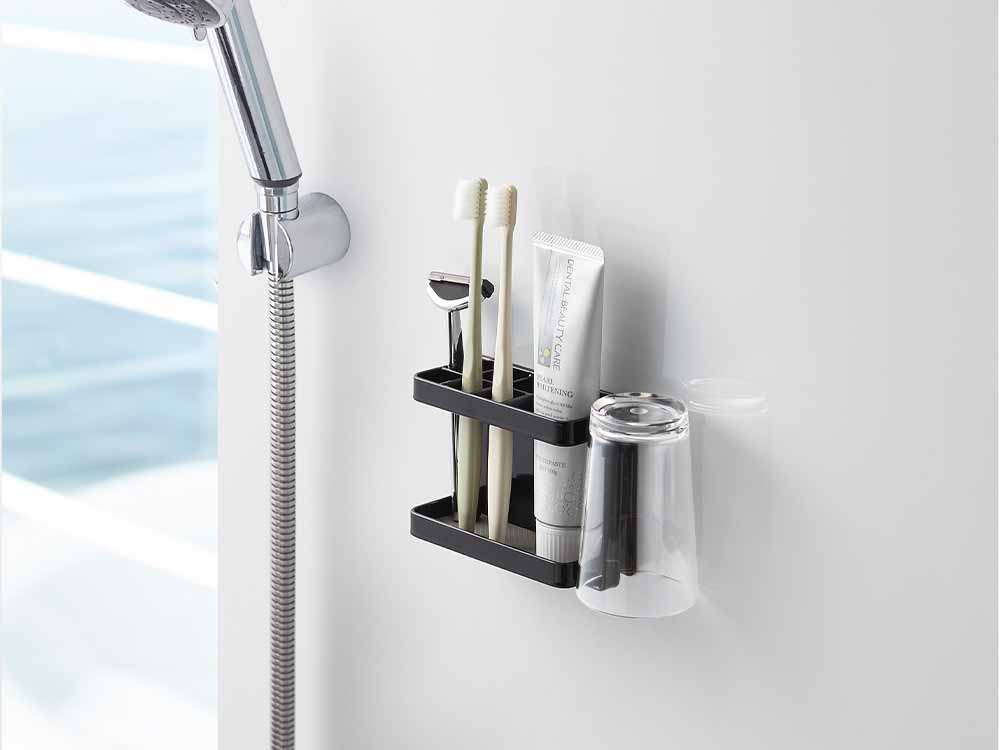 YAMAZAKI/towerのマグネットバスルームトゥースブラシスタンド