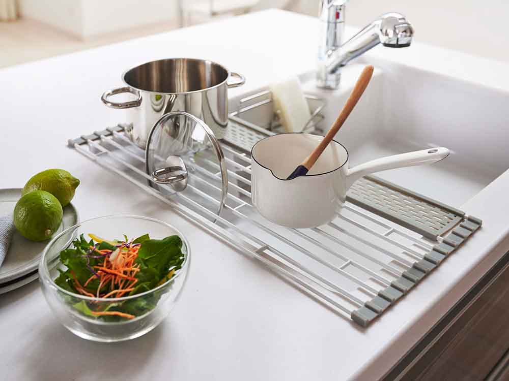 Plateブランドの折り畳み水切りラックとシリコーントレー