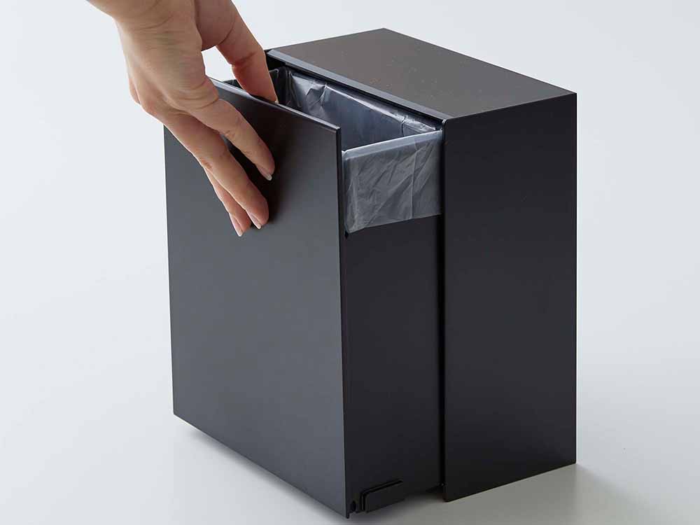 YAMAZAKIタワーのウォール収納ケースが壁に設置された様子