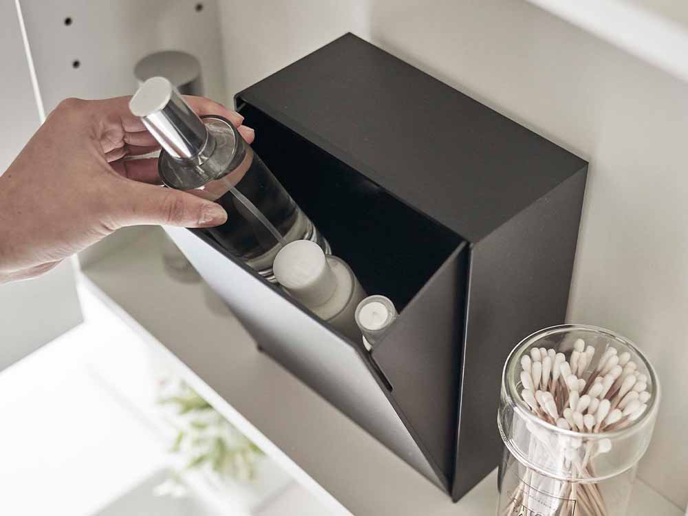 ヤマザキタワーの壁掛けダストボックスと収納ケース