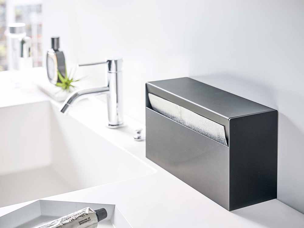 YAMAZAKI tower製ウォールペーパーホルダーの写真