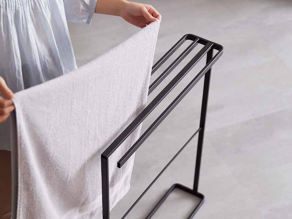 スチール製タワースリムバスタオルハンガー横掛け