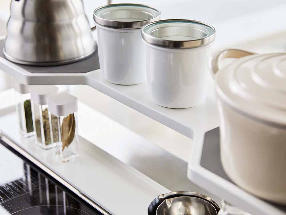 排気口カバー付きのスチール製コンロ奥ラック