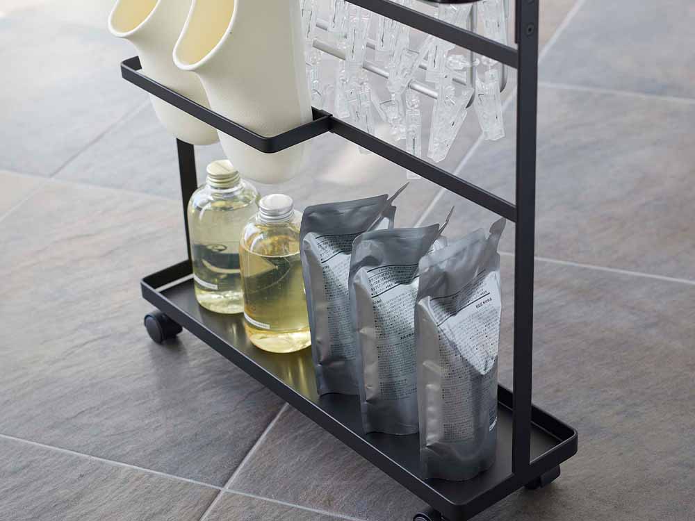 Yamazakiタワーの二段トレー付き洗濯用品収納ワゴン