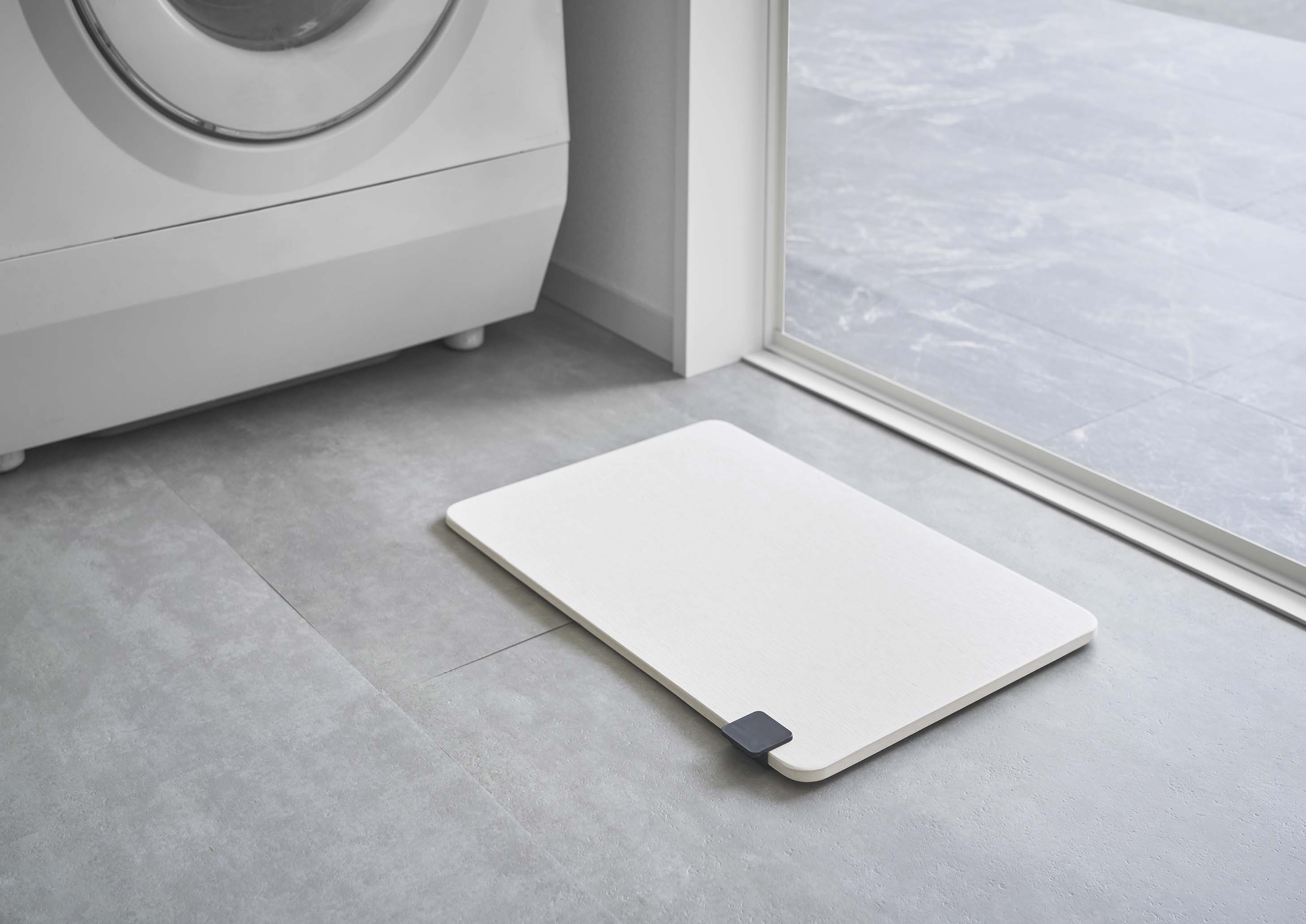 タワーの珪藻土バスマット持ち上げフック