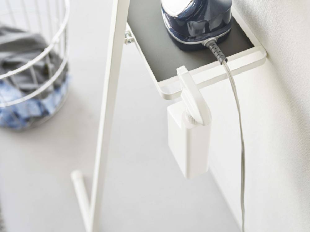 折り畳み式プレートアイロン台を使用している様子