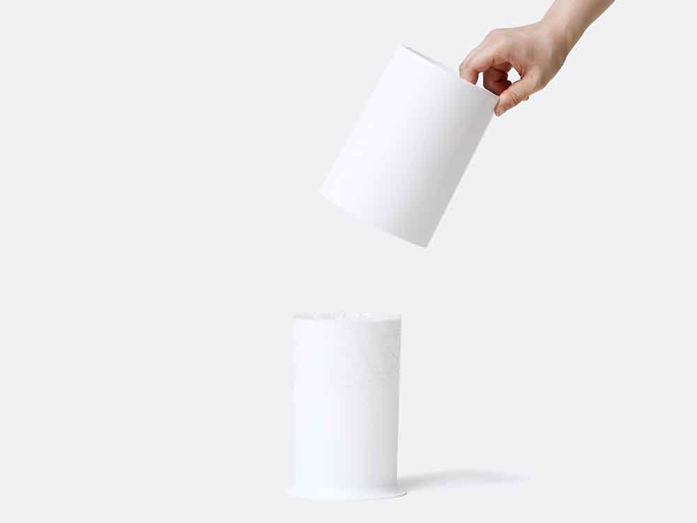 ideacoのミニ蓋付き黒色ダストボックス