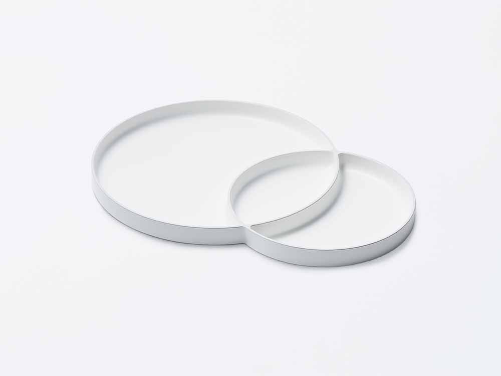 アッシュコンセプトのタック製白色モーニングプレート