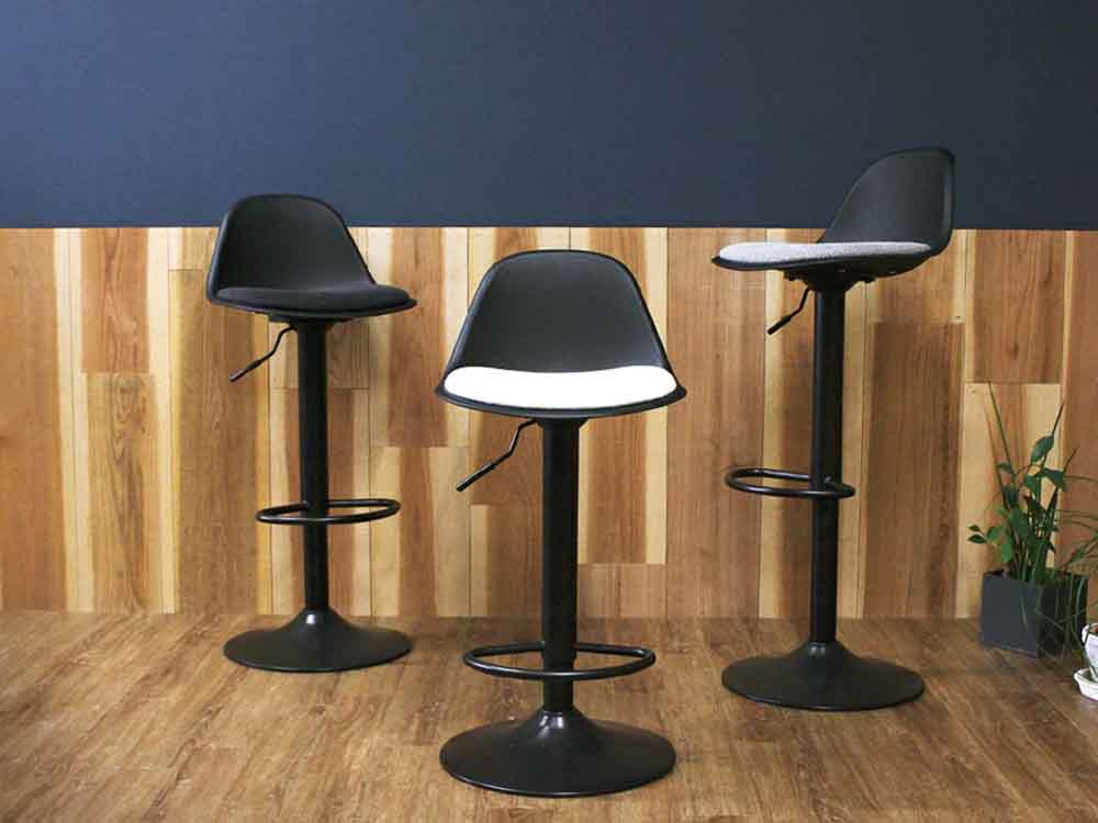 アデペシュ製NO-FPカウンターチェア、黒とアイボリー