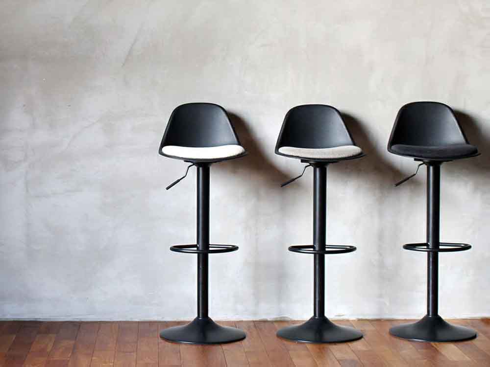 黒とアイボリーのNO-FPカウンターチェア