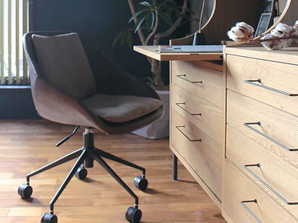 PU素材のa.depeche PUNISHオフィスチェア