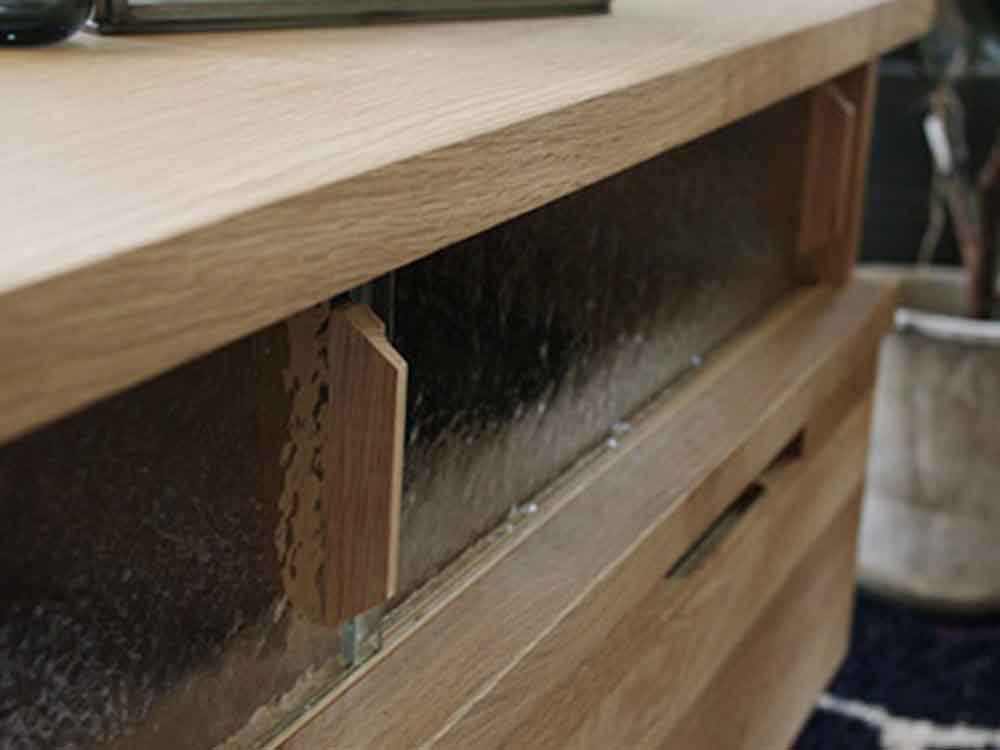 アデペシュ スプレムテレビボード、オーク材と黒スチール脚