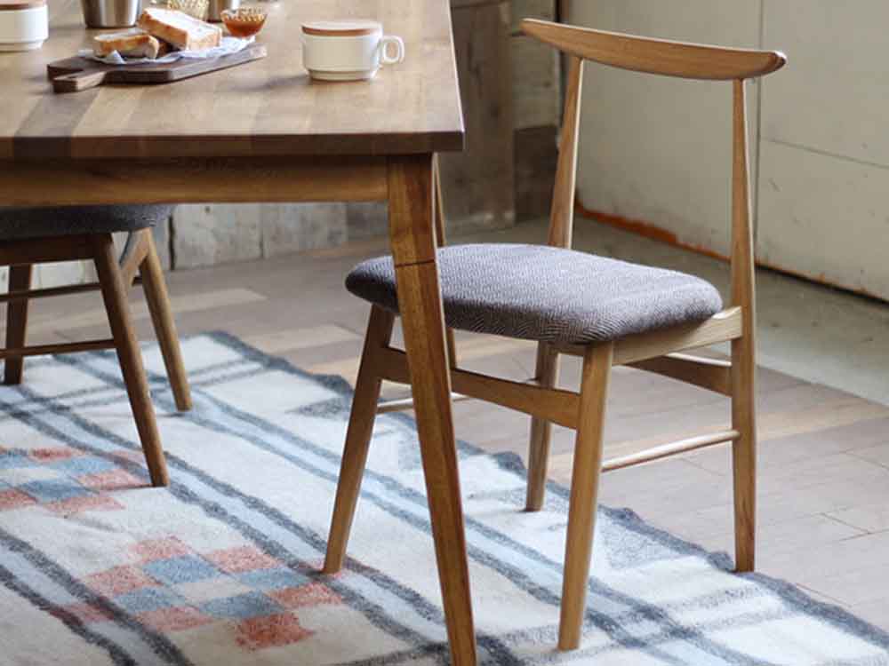 ヘリンボーンチャコールグレイのソルムダイニングチェア