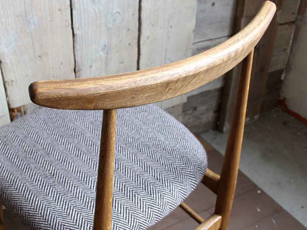 アデペシュ ソルムヘリンボーンチャコールチェア