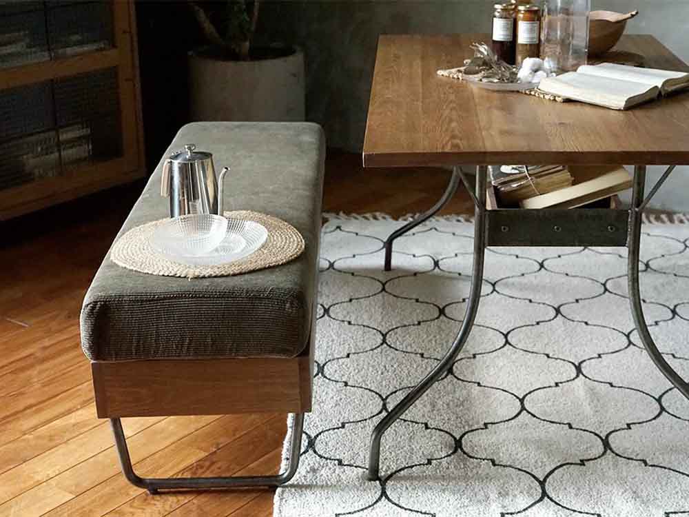 アデペシュ製WARMベンチの木製椅子