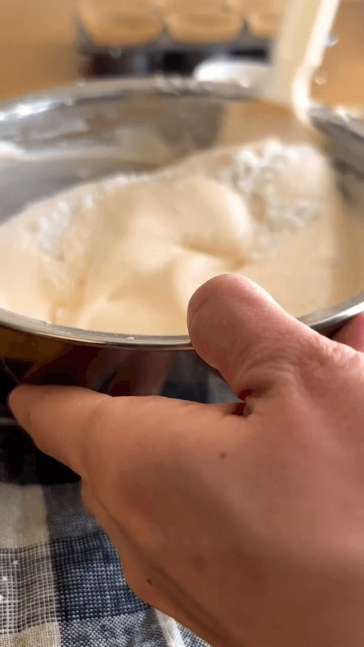 材料3つ！ノンオイルノンシュガー米粉のシフォンカップケーキの作り方3の画像