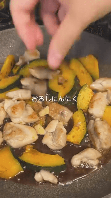 フライパン完結👌鶏肉とかぼちゃの甘辛炒め🎃の作り方3の画像
