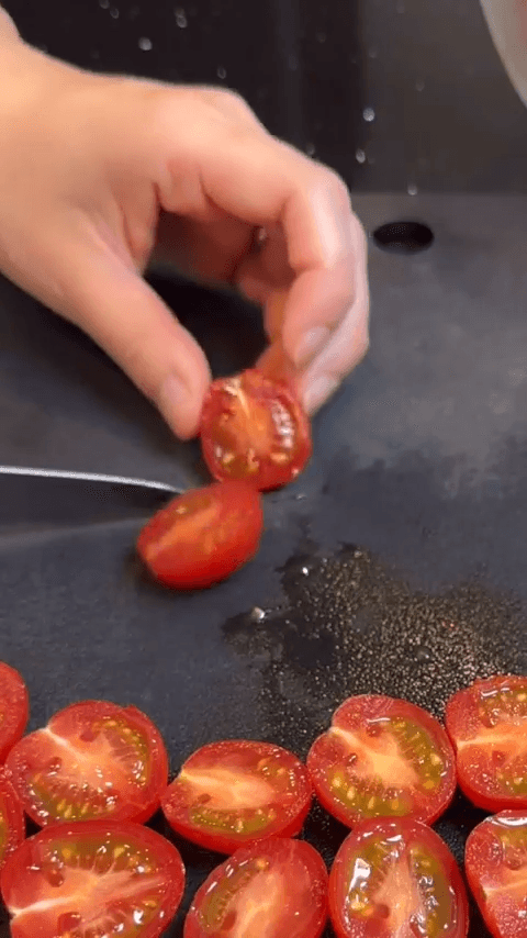 旨み、ぎゅっ！手作りセミドライトマトの作り方1の画像