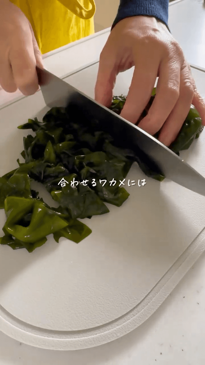 たったの157cal！鱈とワカメの包み蒸し🐟🌿の作り方1の画像