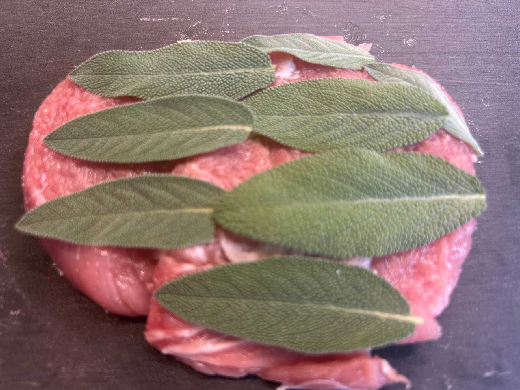 豚ヒレ肉のサルティンボッカの作り方2の画像