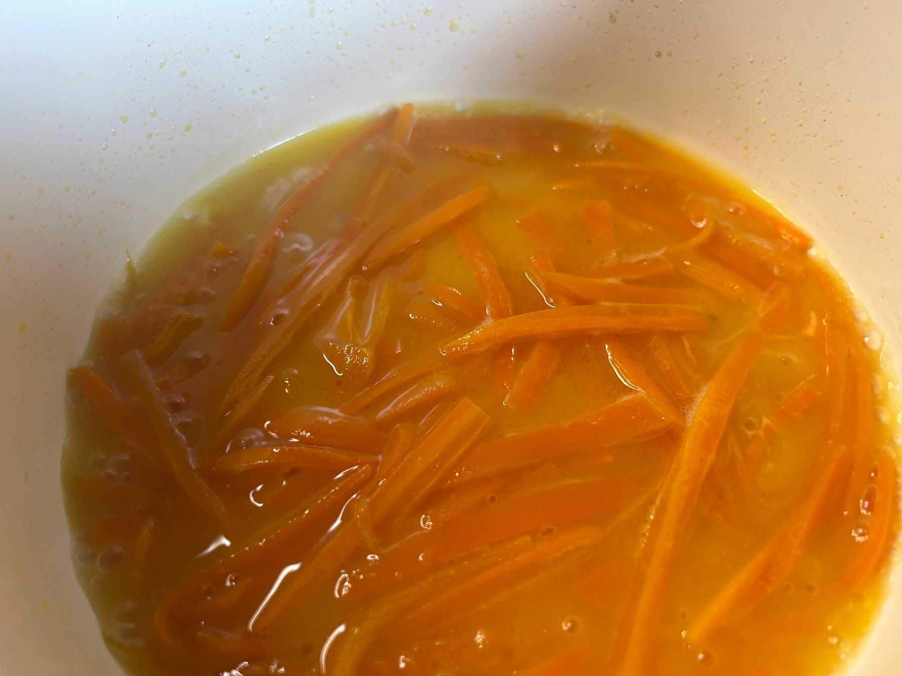 牛モモ肉のロースト　にんじんのアグロドルチェ　ソースロベール　サルサヴェルデの作り方3の画像