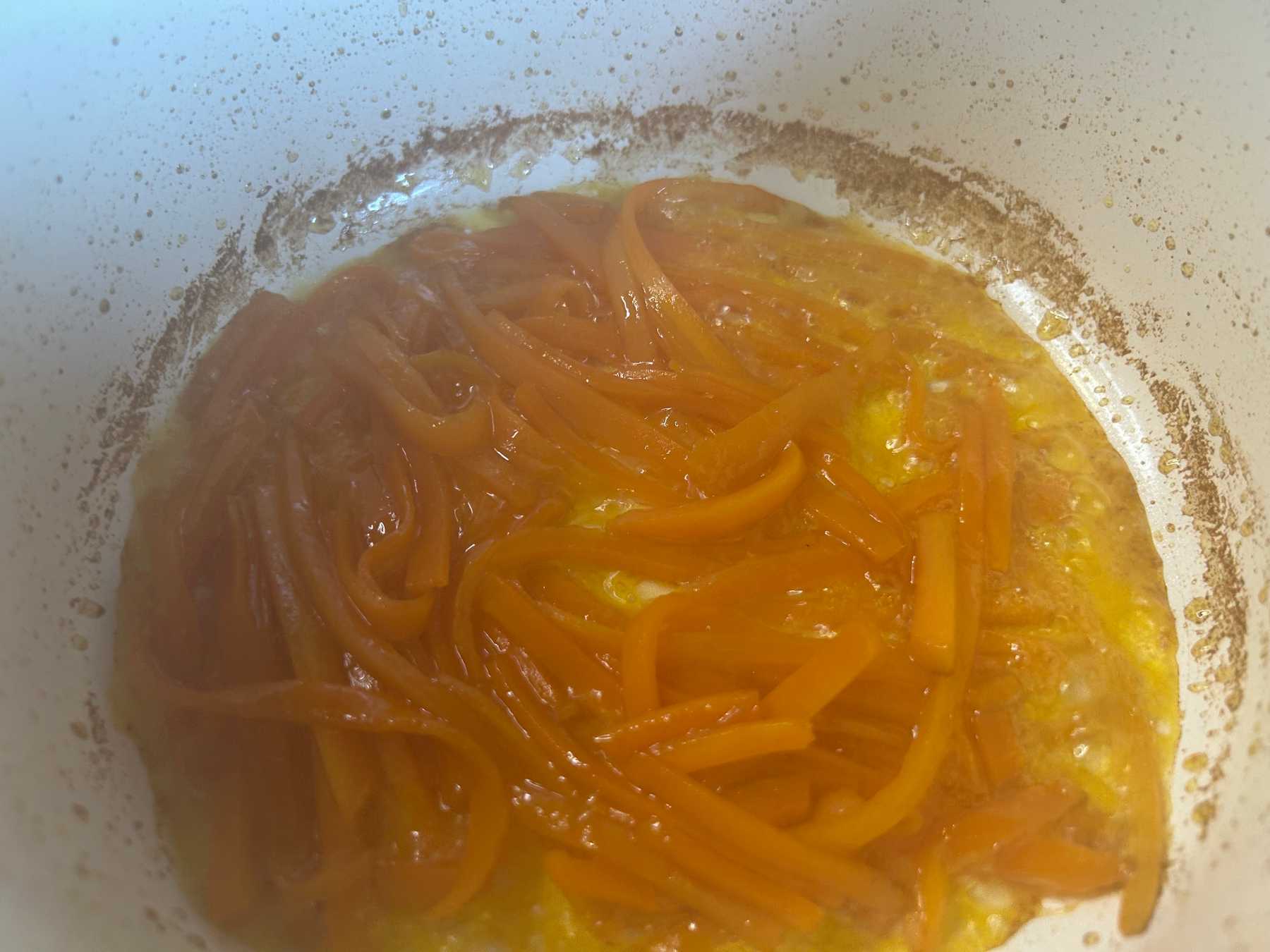 牛モモ肉のロースト　にんじんのアグロドルチェ　ソースロベール　サルサヴェルデの作り方4の画像