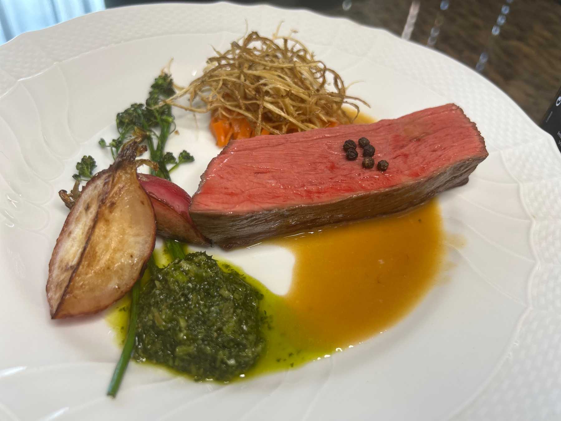 牛モモ肉のロースト　にんじんのアグロドルチェ　ソースロベール　サルサヴェルデの作り方16の画像