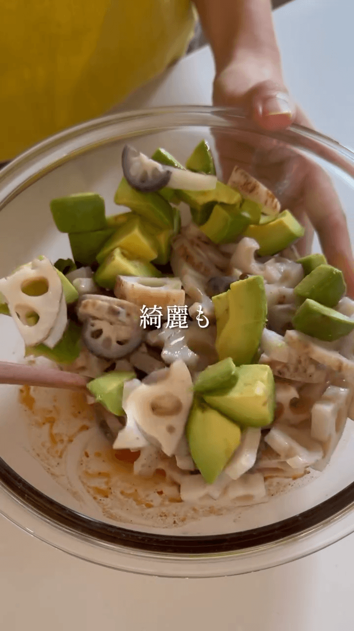 箸と綺麗が止まらん✨沼る美容ユッケ🥑の作り方3の画像
